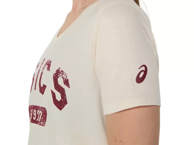 DAMEKORT ERME T-SKJORTE MED V-HALS, EST. 1977
